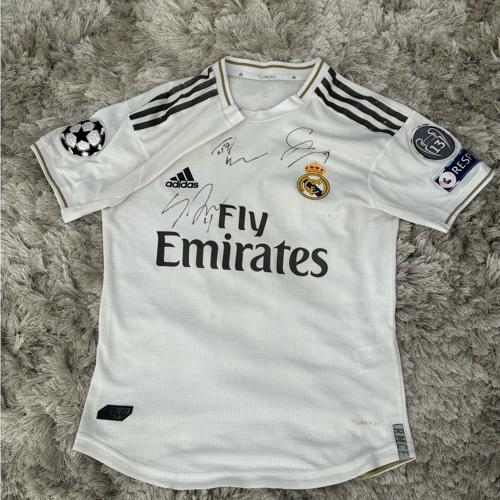 *SOLD* Real Madrid authentic and autographed jersey. RONALDO, BENZEMA, RAMOS.
